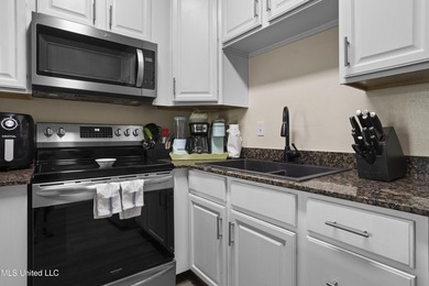 Turnkey  Townhouse | Gated Community | Walk to Beach Fully - photo 11