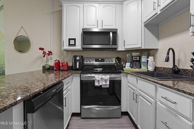 Turnkey  Townhouse | Gated Community | Walk to Beach Fully - photo 12