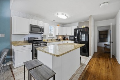 Built in 1955 with originality still intact, this 3 bedroom 1.5 - photo 4