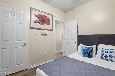 Turnkey  Townhouse | Gated Community | Walk to Beach Fully - photo 34