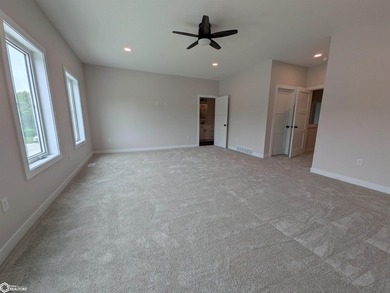 THIS BEAUTIFUL CONDO IS MOVE IN READY! Each thoughtfully - photo 13