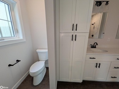 THIS BEAUTIFUL CONDO IS MOVE IN READY! Each thoughtfully - photo 17