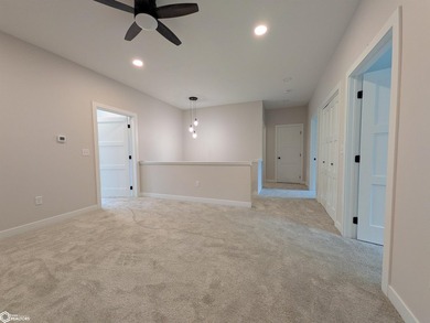 THIS BEAUTIFUL CONDO IS MOVE IN READY! Each thoughtfully - photo 21