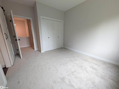 THIS BEAUTIFUL CONDO IS MOVE IN READY! Each thoughtfully - photo 22