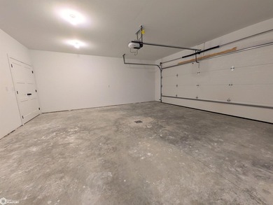 THIS BEAUTIFUL CONDO IS MOVE IN READY! Each thoughtfully - photo 26
