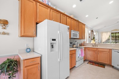 Welcome to 845 Laquinta Loop, a beautifully maintained home - photo 12