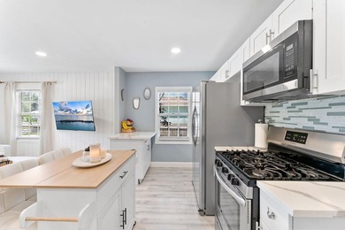 Beautifully renovated 2-bedroom, 2-bath home with a flex room in - photo 13