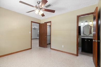 BEING SOLD AS-IS Welcome to this beautifully 3-bedroom, 2-bath - photo 19