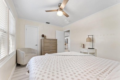 Beautifully renovated 2-bedroom, 2-bath home with a flex room in - photo 20
