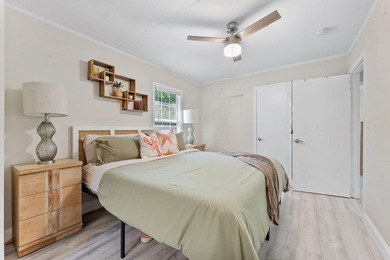Beautifully renovated 2-bedroom, 2-bath home with a flex room in - photo 22