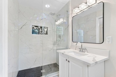 Beautifully renovated 2-bedroom, 2-bath home with a flex room in - photo 26