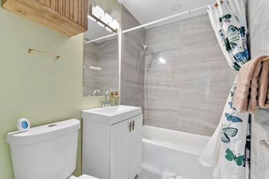 Beautifully renovated 2-bedroom, 2-bath home with a flex room in - photo 27
