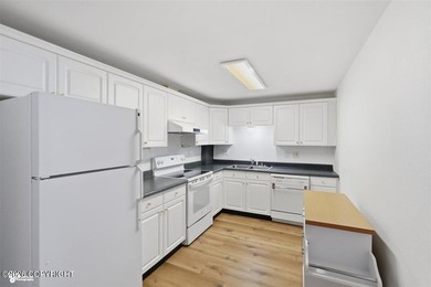 This Condo has it all! The Seller spared no expense when - photo 29