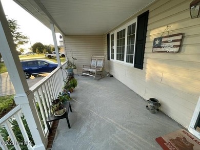 Enjoy coastal living in this beautifully maintained home - photo 5