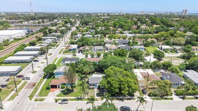 Beautifully renovated 2-bedroom, 2-bath home with a flex room in - photo 35