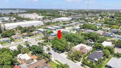 Beautifully renovated 2-bedroom, 2-bath home with a flex room in - photo 40