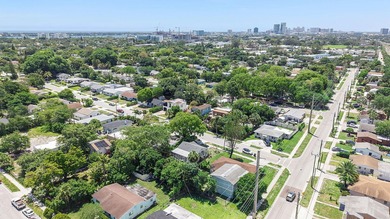 Beautifully renovated 2-bedroom, 2-bath home with a flex room in - photo 47
