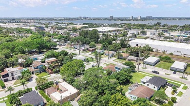 Beautifully renovated 2-bedroom, 2-bath home with a flex room in - photo 49
