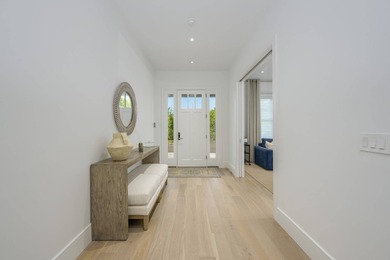 Discover an oasis of refined summer living in the heart of - photo 4