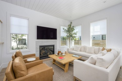 Discover an oasis of refined summer living in the heart of - photo 5