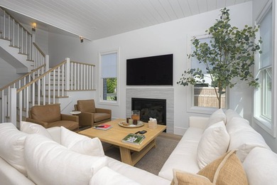 Discover an oasis of refined summer living in the heart of - photo 6
