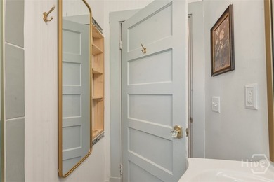 Welcome to this fully renovated bungalow with an expansive - photo 17