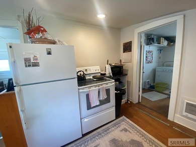 Attractive home in a great location in Mackay, ID. This charming - photo 11