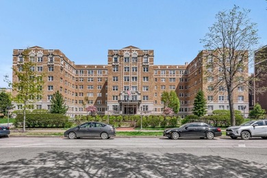 ELEGANT AND SECURE ART DECO BLDG.LARGE CO-OP UNIT HAS HARDWOOD - photo 2