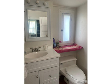 Attractive home in a great location in Mackay, ID. This charming - photo 14