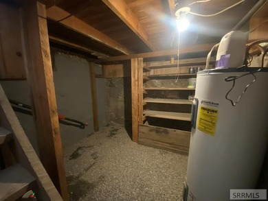 Attractive home in a great location in Mackay, ID. This charming - photo 18