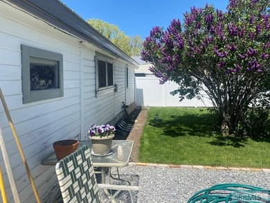 Attractive home in a great location in Mackay, ID. This charming - photo 22
