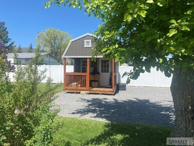 Attractive home in a great location in Mackay, ID. This charming - photo 28