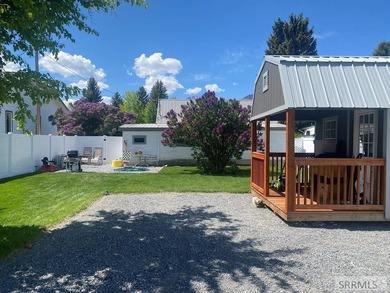 Attractive home in a great location in Mackay, ID. This charming - photo 32