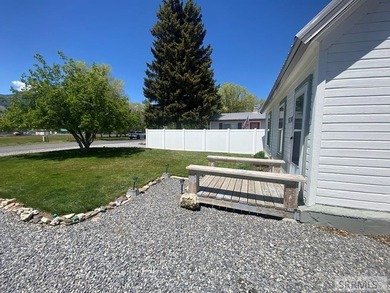 Attractive home in a great location in Mackay, ID. This charming - photo 35
