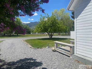 Attractive home in a great location in Mackay, ID. This charming - photo 36