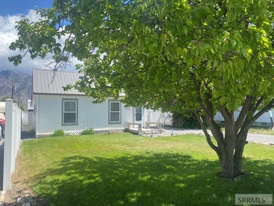 Attractive home in a great location in Mackay, ID. This charming - photo 37