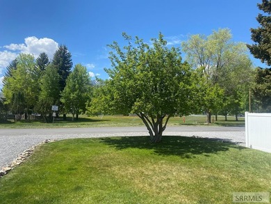 Attractive home in a great location in Mackay, ID. This charming - photo 38