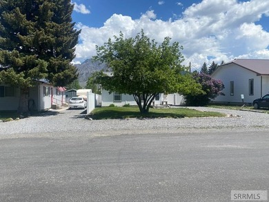 Attractive home in a great location in Mackay, ID. This charming - photo 40