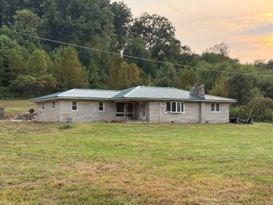 (private lake, pond, creek) Home For Sale in Jeffersonville Kentucky