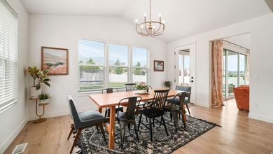 Stunning two-story home in quiet Ridge View Estates, Salem - photo 10