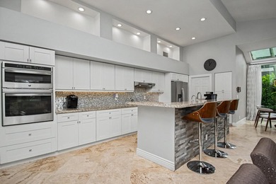 Rare Lakefront Opportunity in Glen Oaks at Colonnade! Situated - photo 12