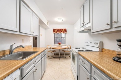 Welcome to easy living in this beautiful 3-bedroom, 2.5-bath - photo 7