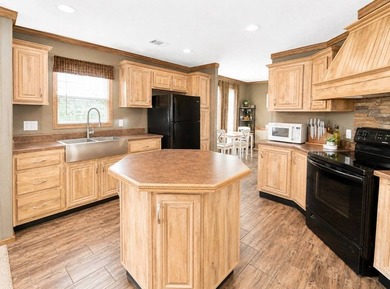 Welcome to your own slice of Toledo Bend! This immaculate 2019 - photo 6