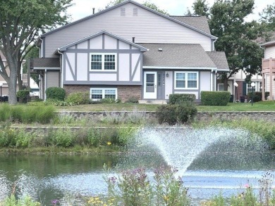 Lake Townhome/Townhouse For Sale in Vernon Hills, Illinois