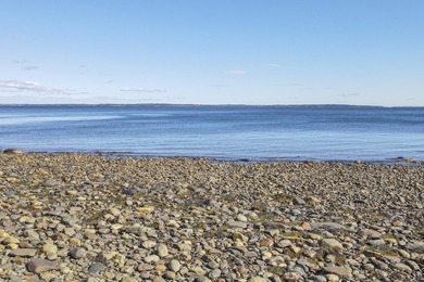 Exceptional 36 acre oceanfront parcel in Camden featuring 1.655 - photo 6