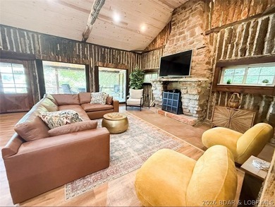 This log cabin dates back to the 1890, is beautiful remodeled - photo 11