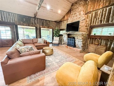 This log cabin dates back to the 1890, is beautiful remodeled - photo 11