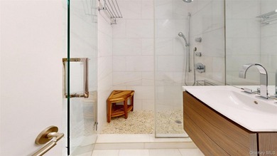 Beautifully Renovated Deluxe One-Bedroom with Oversized Balcony - photo 11