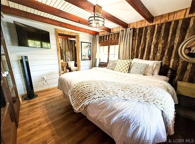 This log cabin dates back to the 1890, is beautiful remodeled - photo 12