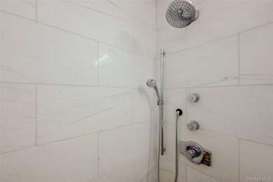 Beautifully Renovated Deluxe One-Bedroom with Oversized Balcony - photo 12